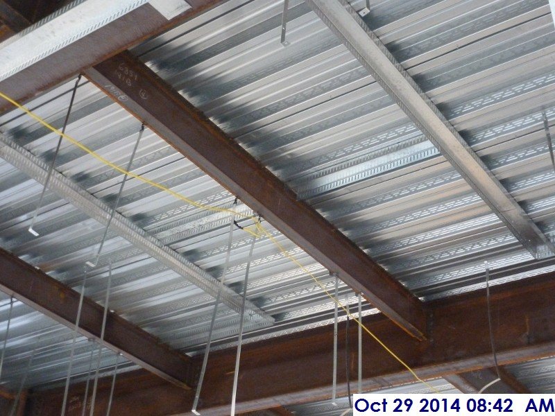 Installing top metal track at the 2nd Floor Facing North (800x600)